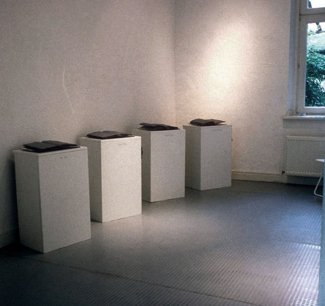 1989, Joy.. Bücher in der Galerie Parduhn, Düsseldorf